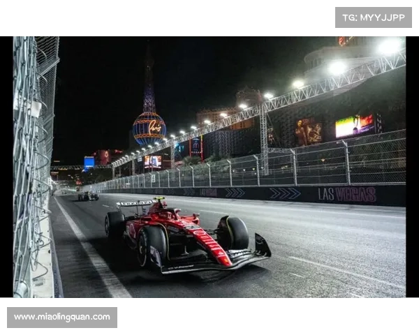 F1拉斯维加斯站全球车手红毯秀璀璨登场 展现速度与魅力的完美融合 F1拉斯维加斯站全球车手红毯秀璀璨登场 展现速度与魅力的完美融合
